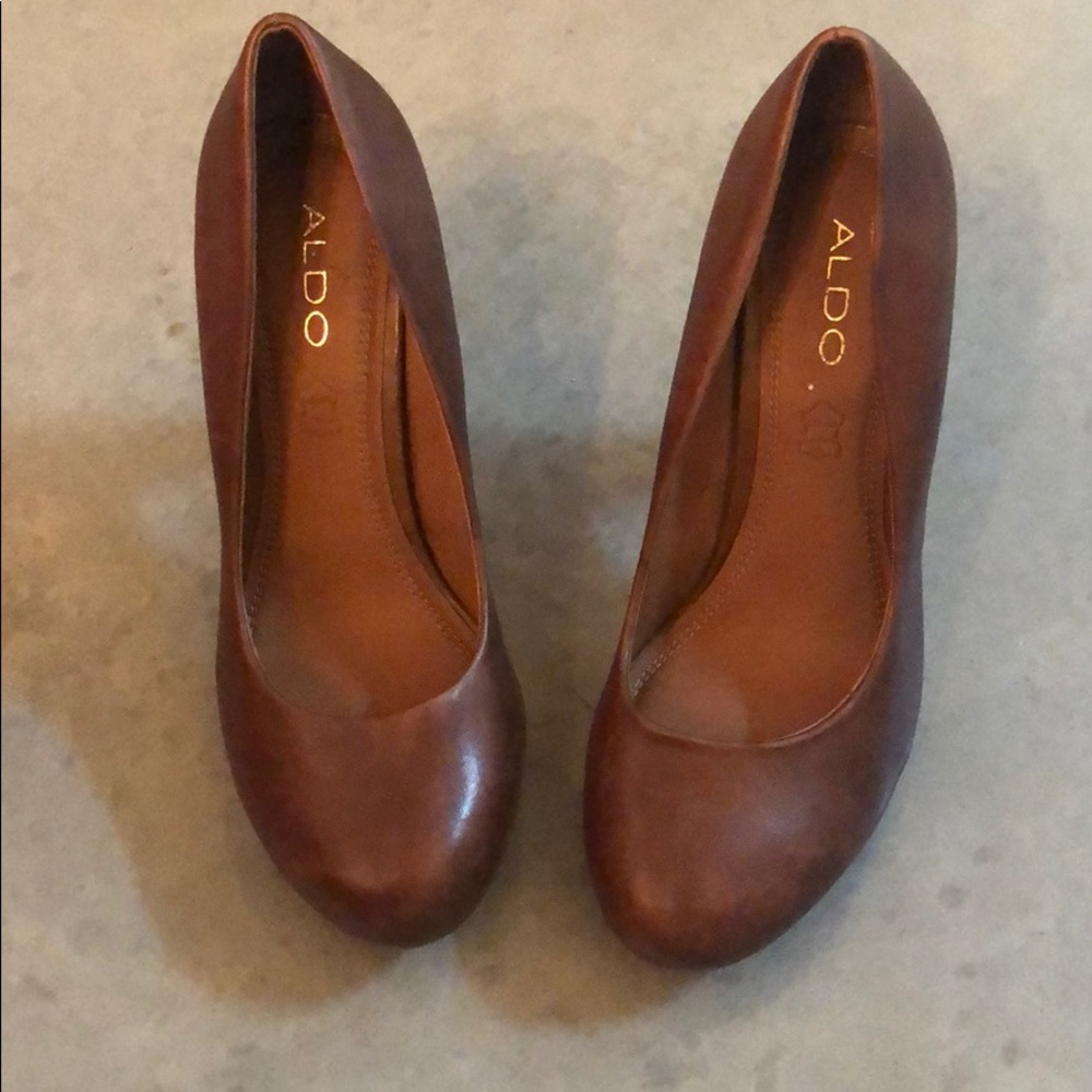 Aldo 4 inch round toe pumps